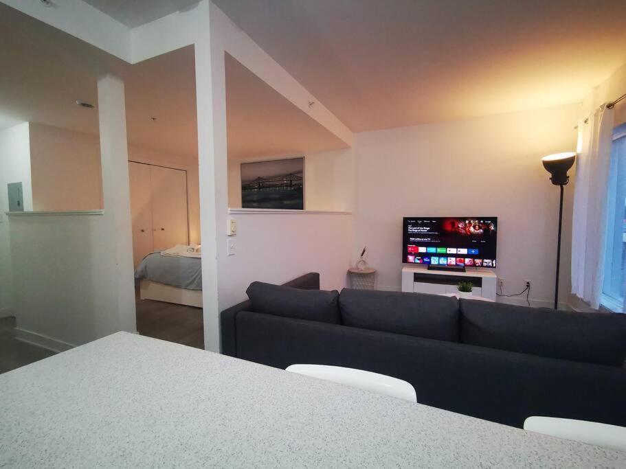 Lovely Studio In Longueuil, Near Downtown Montreal Apartment Exterior photo